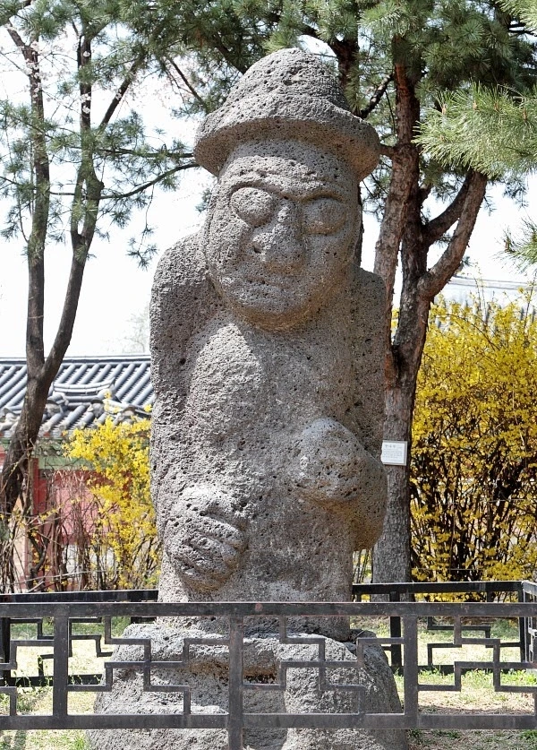 민속문화재 미지정1 국립민속박물관 입구 서쪽.jpeg