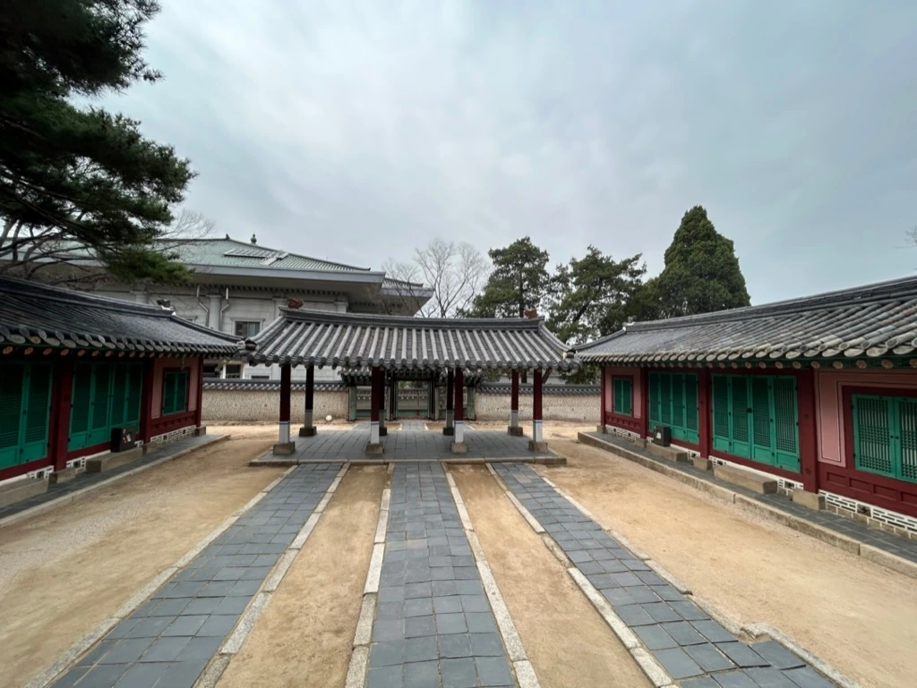 106 칠궁 연호궁뷰 삼문과 중문.jpeg