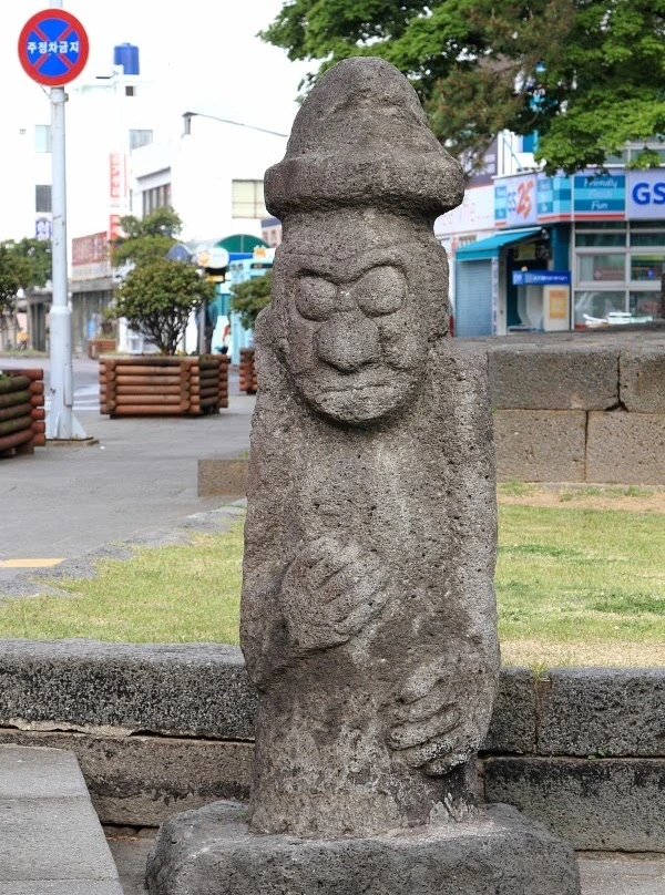 민속문화재 2-1 관덕정 앞 남쪽.jpeg