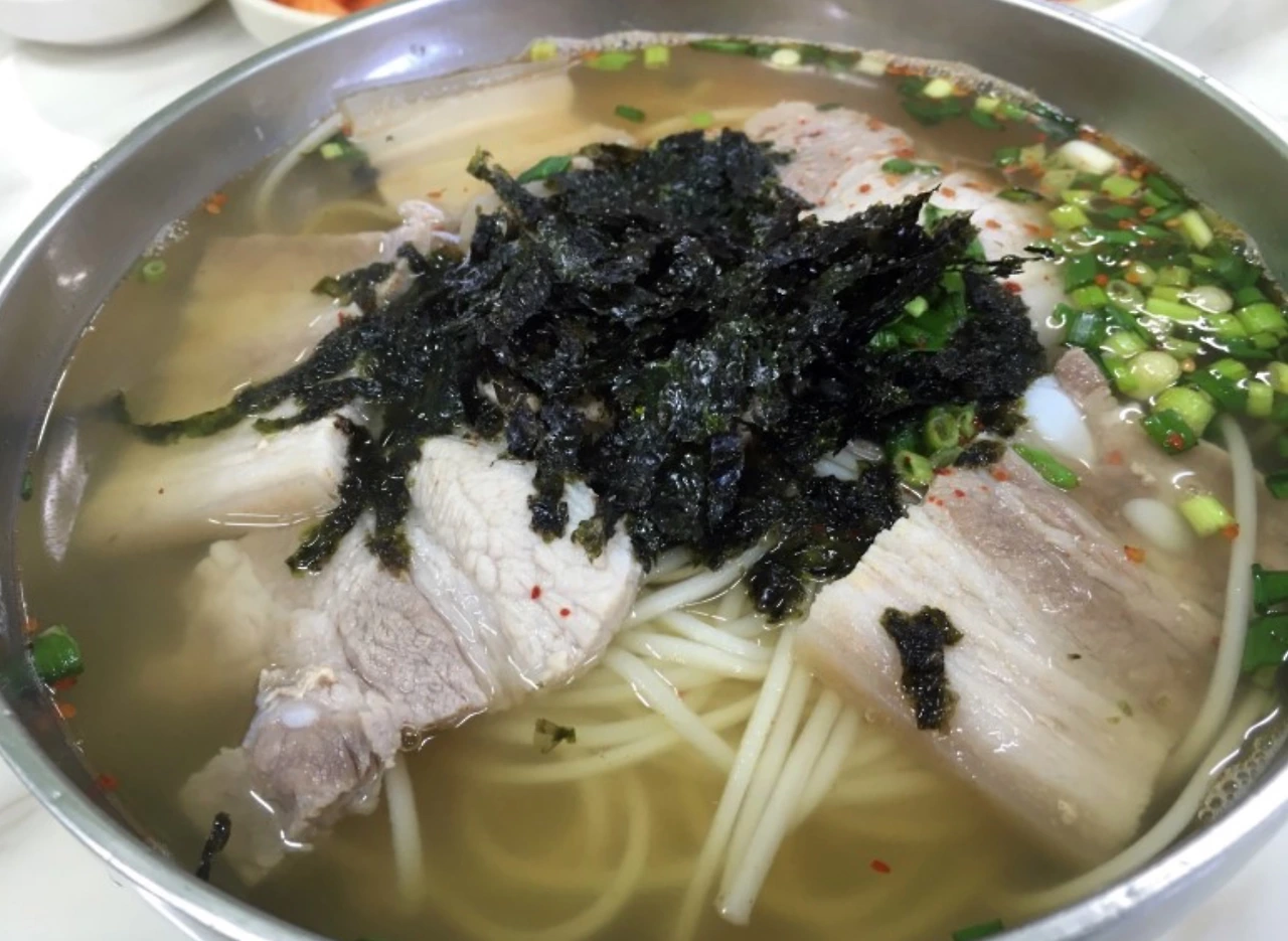 고기국수 01 파도식당 03.jpeg