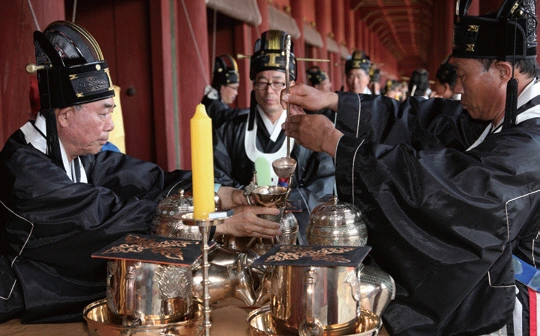 차례주 01 종묘대제 03 종헌.jpeg