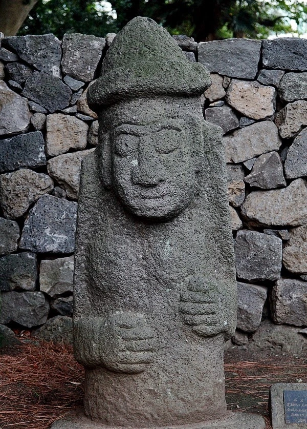 민속문화재 2-10 삼성혈 건시문 앞 서쪽.jpeg