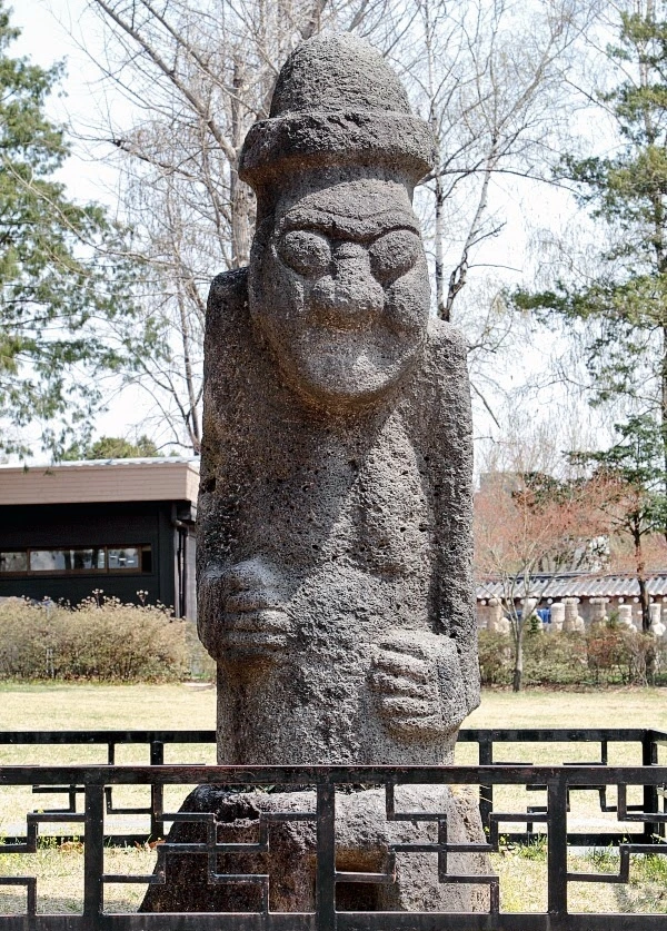 민속문화재 미지정2 국립민속박물관 입구 동쪽.jpeg