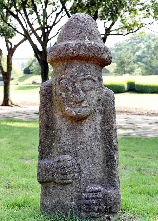 민속문화재 2-14 제주대학교박물관 앞 남쪽 우측.jpeg