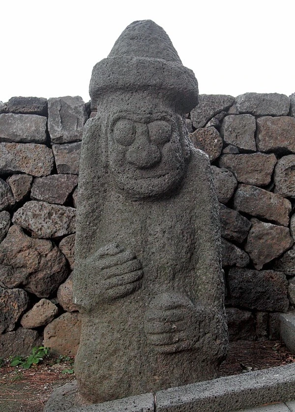 민속문화재 2-9 삼성혈 건시문 앞 동쪽.jpeg