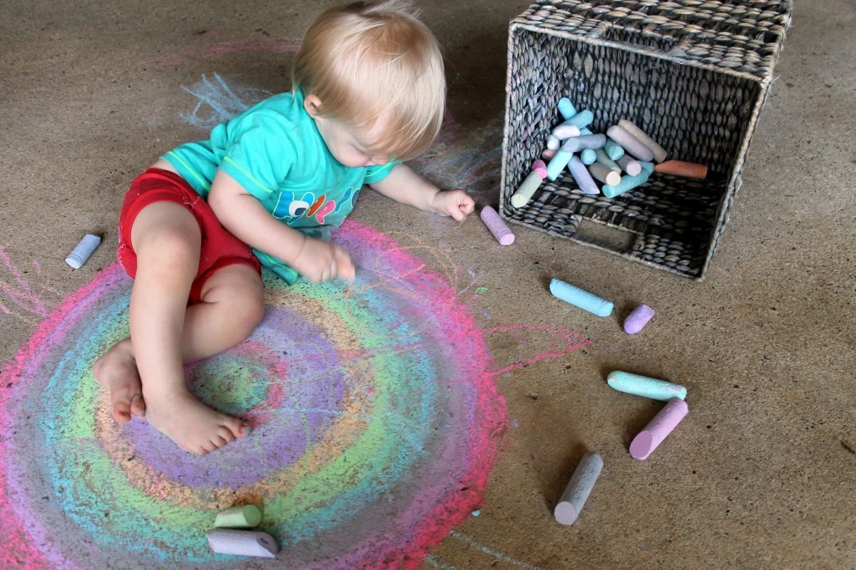 child_toddler_boy_rainbow_chalk_concrete_cement_draw-702406.jpg!d