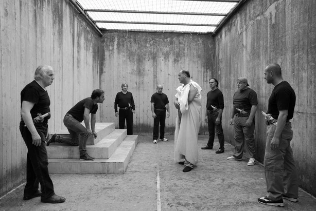 시저는 죽어야 한다.jpeg