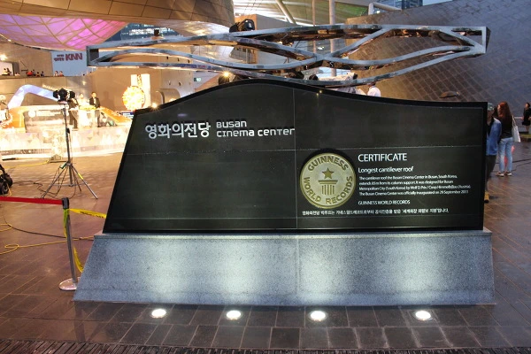 24610135561A2FA028163F