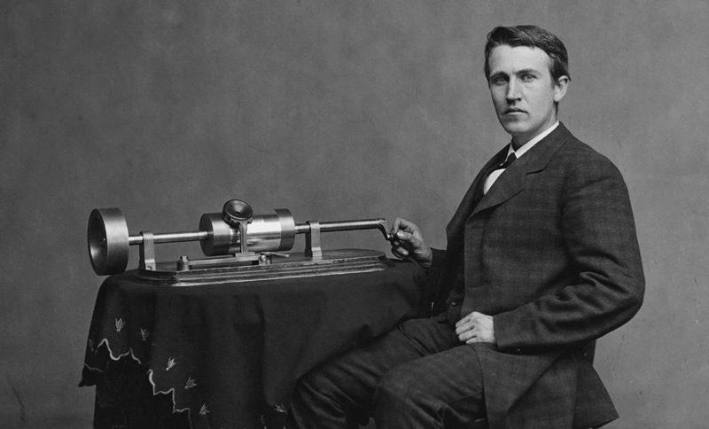 Edison_phonograph.jpg