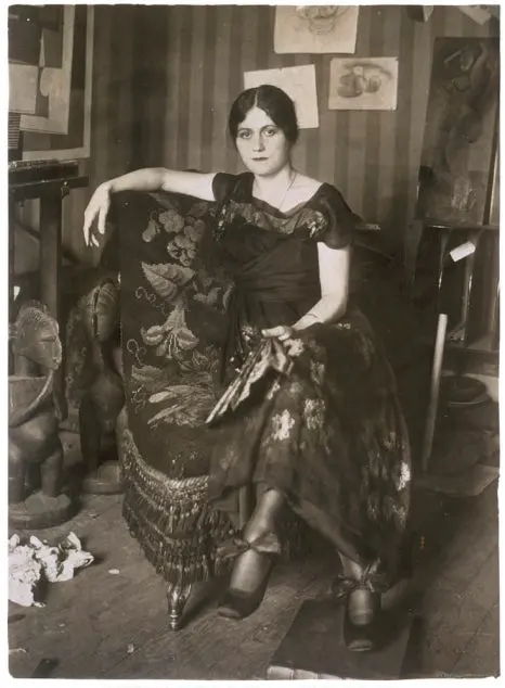 Olga_Khokhlova_in_Picasso%27s_Montrouge_studio,_spring_1918.jpg?type=w466