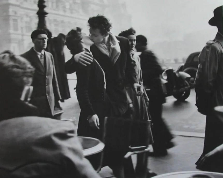 Robert Doisneau, The kiss at city hall.JPG