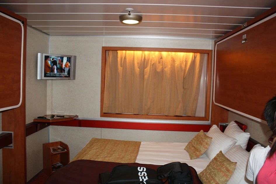 1734AE35504DF7BF259F18