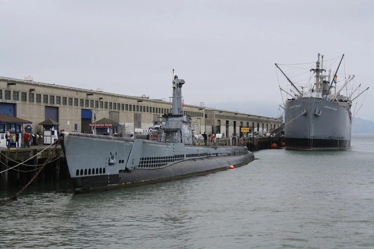 182DAA574E38E7F104A082