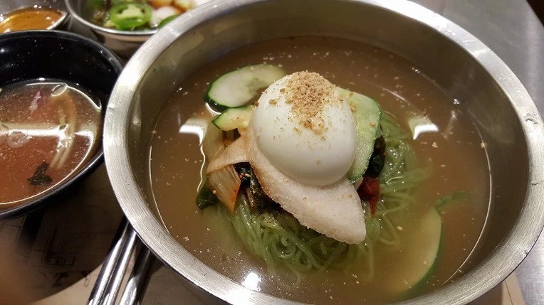 2330504957606E64323716