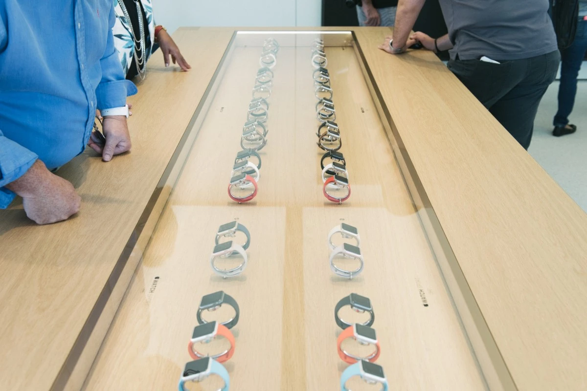 store-watches.jpg?type=w1200