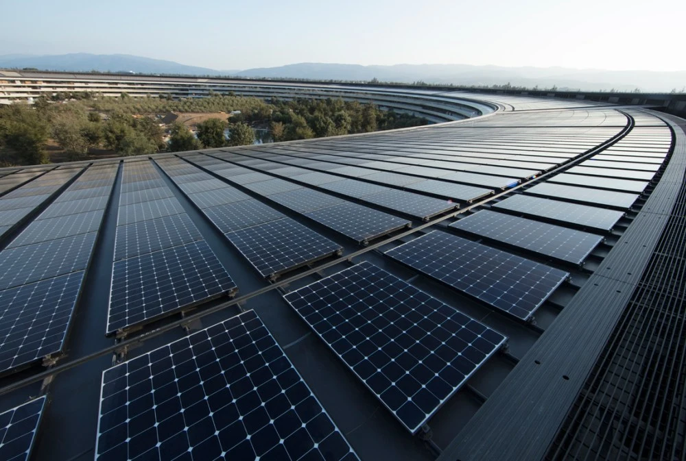 Renewable-Energy-Apple_AP-Solar-Panels_040918.jpg?resize=1000%2C673
