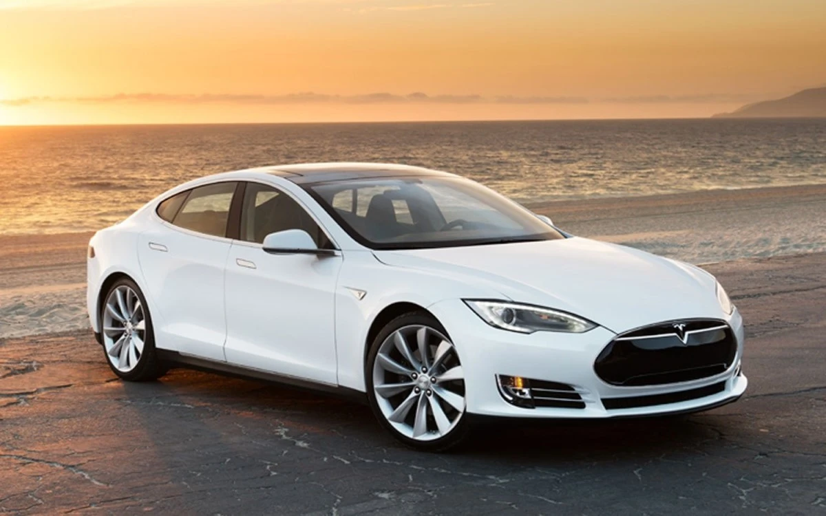 tesla-model-s-apple.jpg?type=w1200