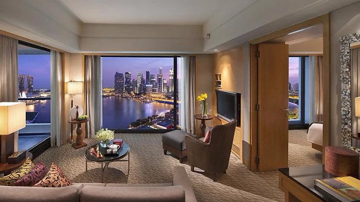 singapore-suite-club-harbour-suite-living-room-1?$DetailBannerHeight$