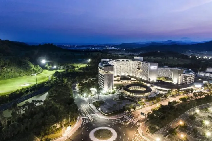 l-exxx-1024x683.jpg?resize740%2C494amp;ssl1