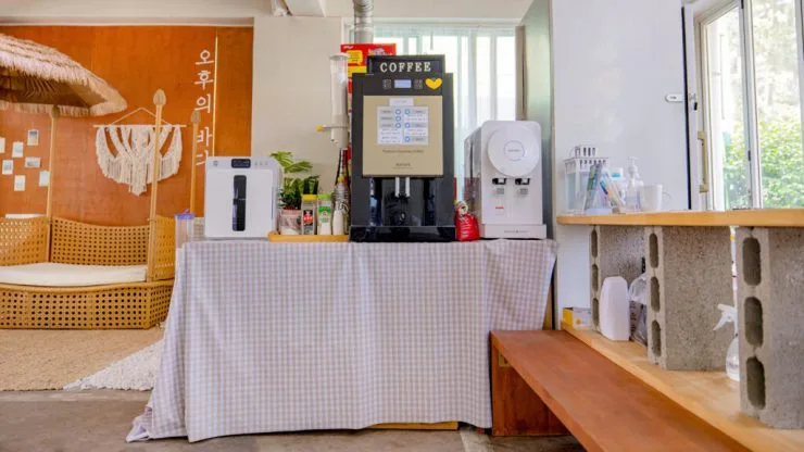 a-cafe2-1024x576.jpg?resize740%2C416amp;ssl1