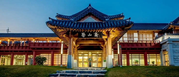 youngg-1.jpg?resize740%2C319ssl1