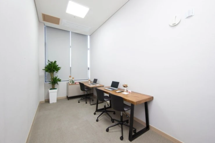 r-bus.jpg?resize740%2C493ssl1