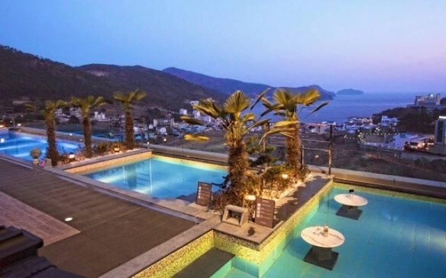 friemilyhotel (1).jpeg