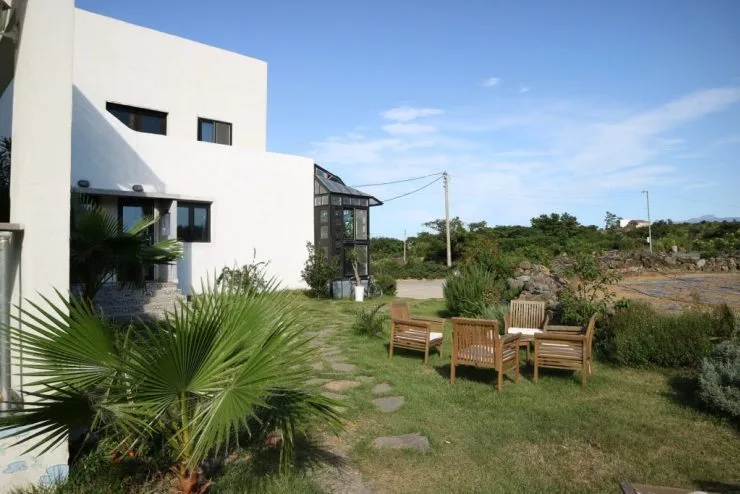 i-ex-1024x683.jpg?resize=740%2C494&ssl=1