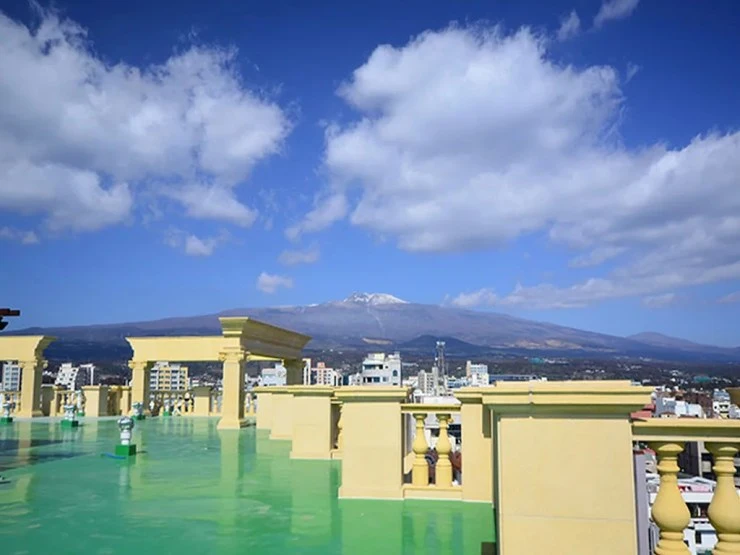 o-roof2.jpg?resize740%2C555amp;ssl1