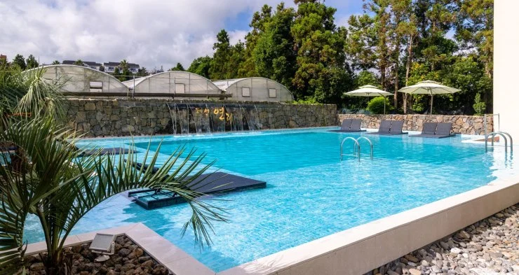 pool-main.jpg?resize=740%2C393&ssl=1