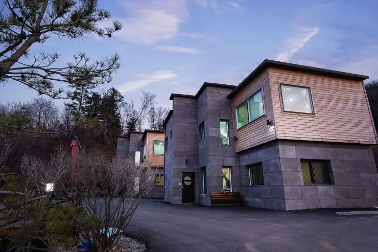 b-4.jpg?fit=740%2C494&ssl=1