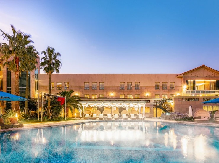 c-8.jpg?resize740%2C551amp;ssl1