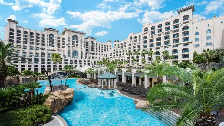 l-pool.jpg?resize740%2C416ssl1