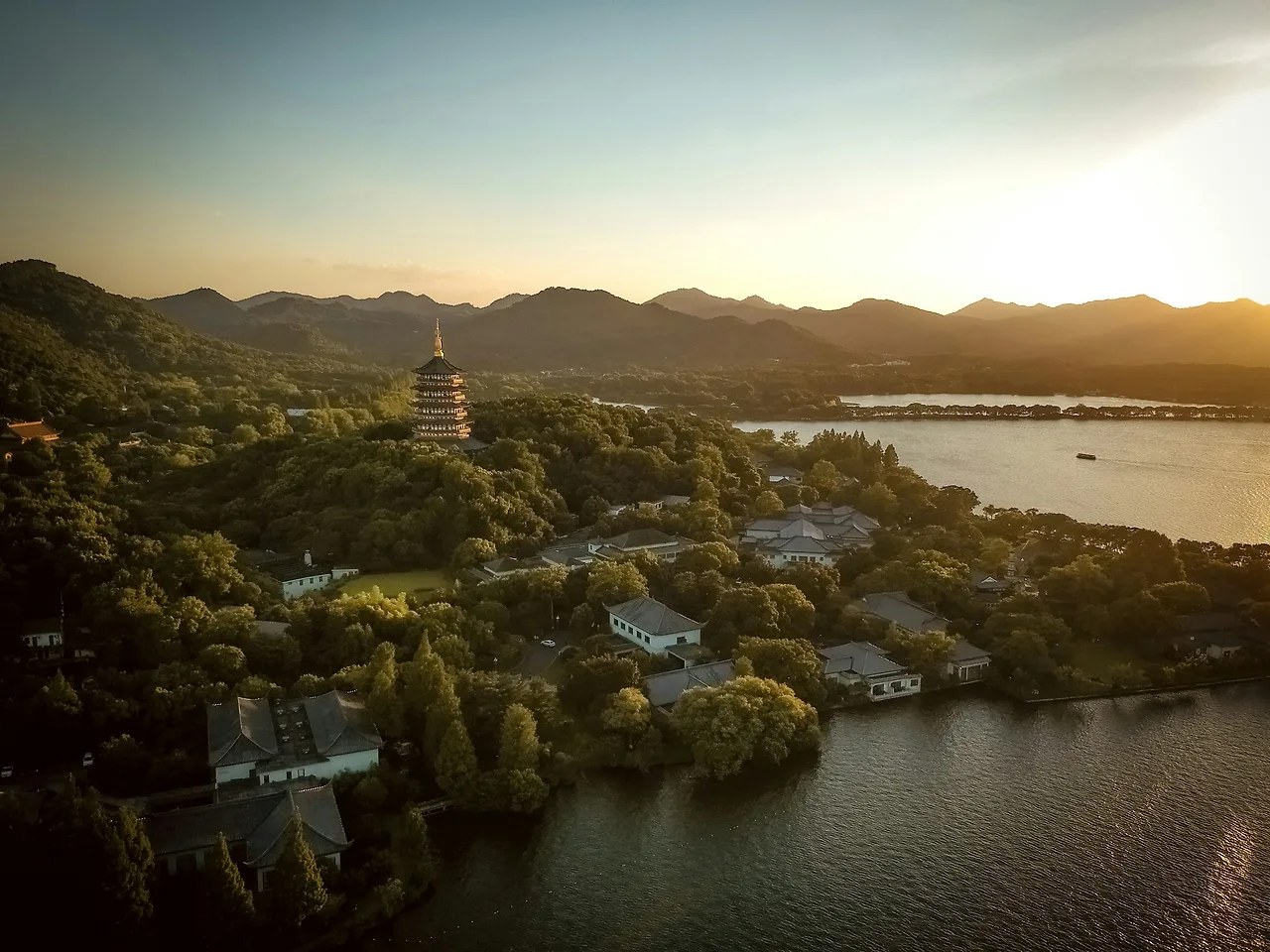 photo-1640100385267-4b935d8ef86c?ixlib=rb-4.1.0&ixid=M3wxMjA3fDB8MHxwaG90by1wYWdlfHx8fGVufDB8fHx8fA%3D%3D&fm=jpg&q=60&w=3000