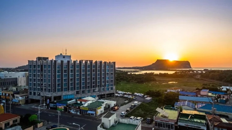 bb-exx.jpg?resize=740%2C416&ssl=1