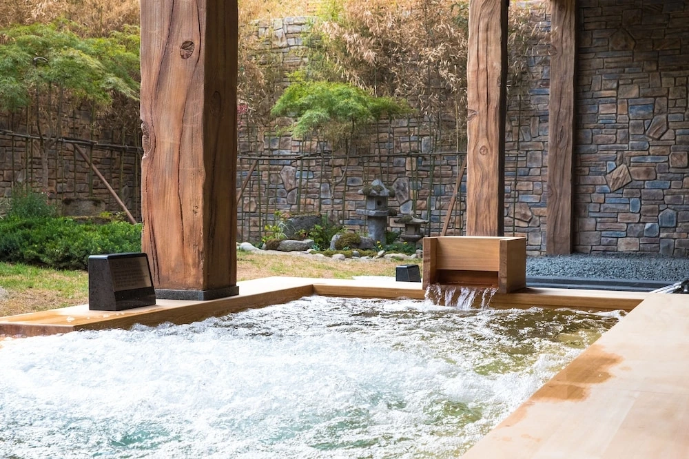 0_국내온천리조트 메인 (2).jpeg