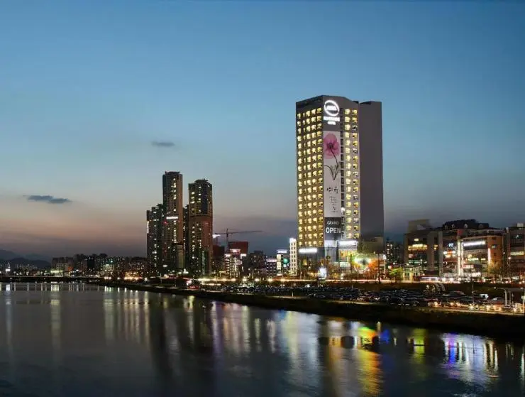 r-ex-1.jpg?w740amp;ssl1