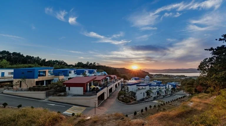 o-ex-scaled.jpg?type=w1200