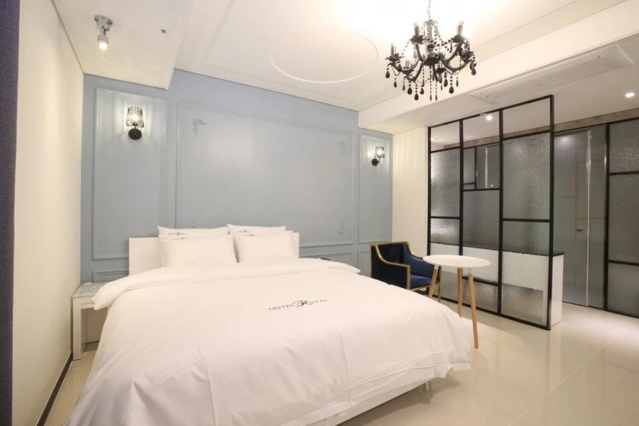 호텔로얄  (1).jpeg