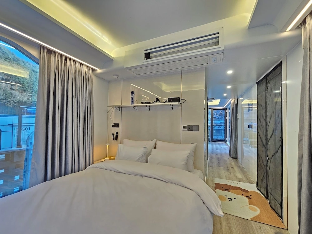 1_평창숙소1_갤럭시엑스호텔형카라반글램핑&펜션 (2).jpeg