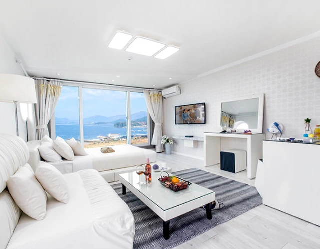 02_거제 쏠베르펜션 1.jpeg