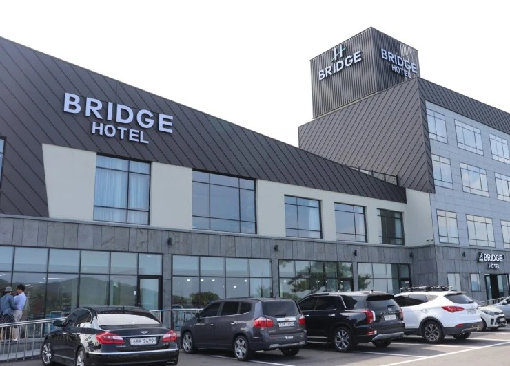 b-1.jpeg?resize740%2C532ssl1