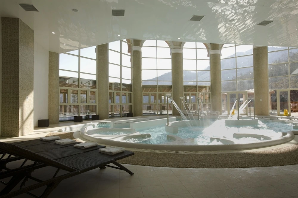 0_국내온천리조트 메인 (3).jpeg