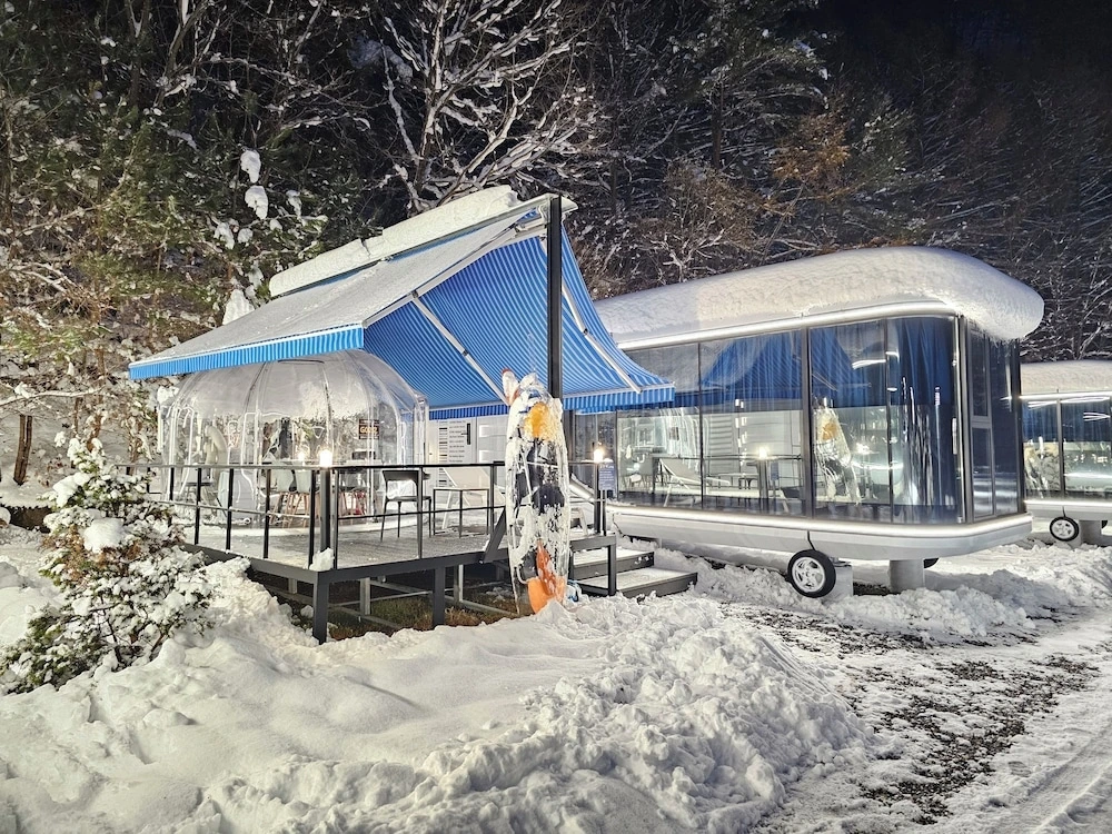 1_평창숙소1_갤럭시엑스호텔형카라반글램핑&펜션 (1).jpeg