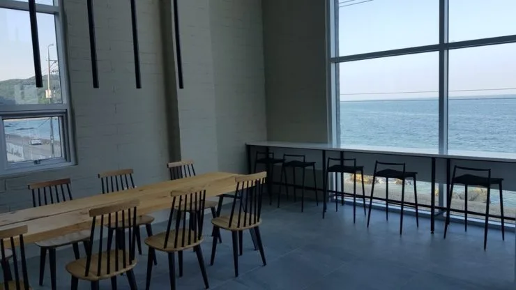 cafe-2-1024x576.jpg?resize740%2C416ssl1