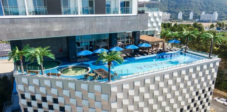 Pool_1-1024x509.jpg?resize740%2C368amp;ssl1