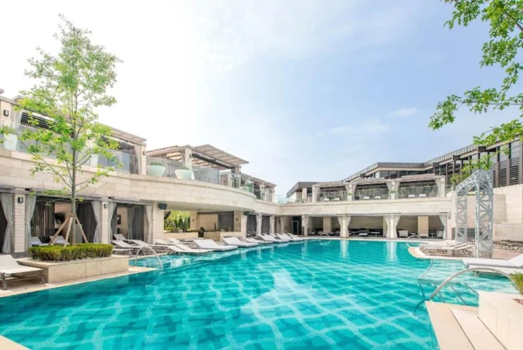 4_outdoor-swimming-pool.jpg?resize=740%2C496&amp;ssl=1