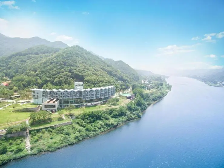 10563494_19111908350084151883.jpeg?resize=740%2C555&amp;ssl=1