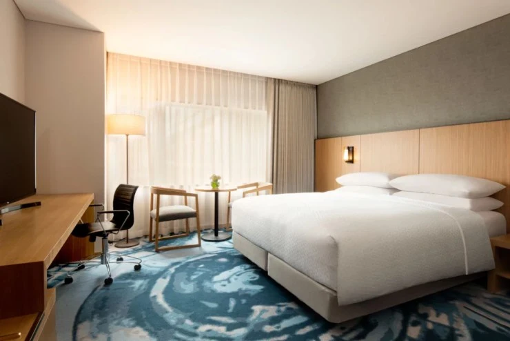 selfu-king-guestroom-5557-hor-clsc-1024x683.webp?resize740%2C494amp;ssl1