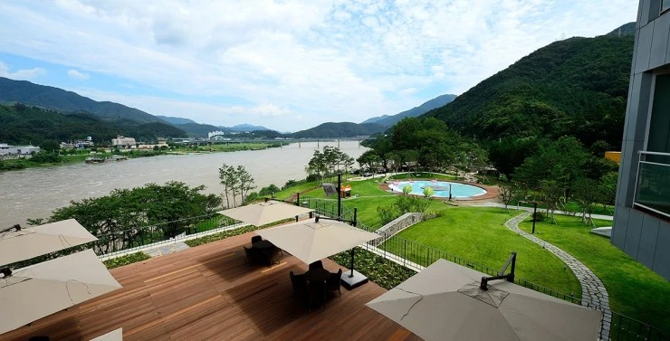 m-cafe.jpg?resize740%2C377ssl1